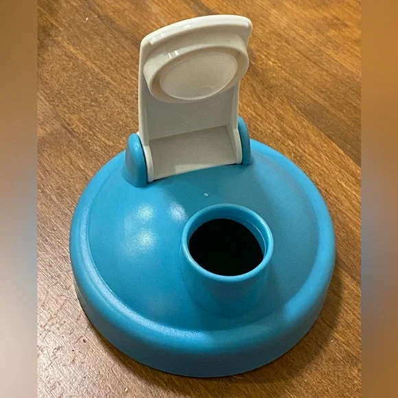 Thrive Life Blue Shaker Bottle - Picture 3 of 6